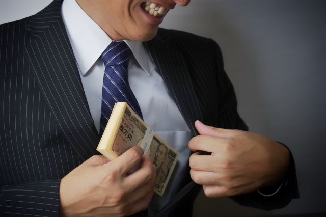 闇金業者は懐にお金を入れる。阪南市の弁護士や司法書士に無料相談する
